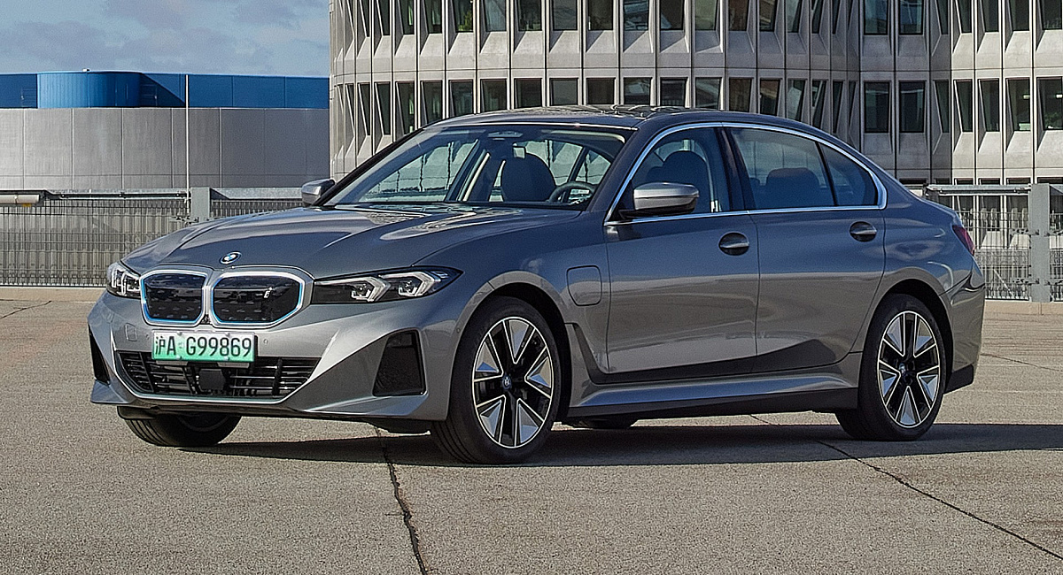 Компания BMW представила новый удлиненный электрический седан BMW i3 для рынка Китая