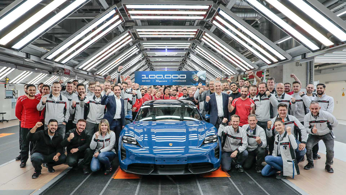 Компания Porsche выпустила юбилейную партию в 100 000 электрокаров Porsche Taycan