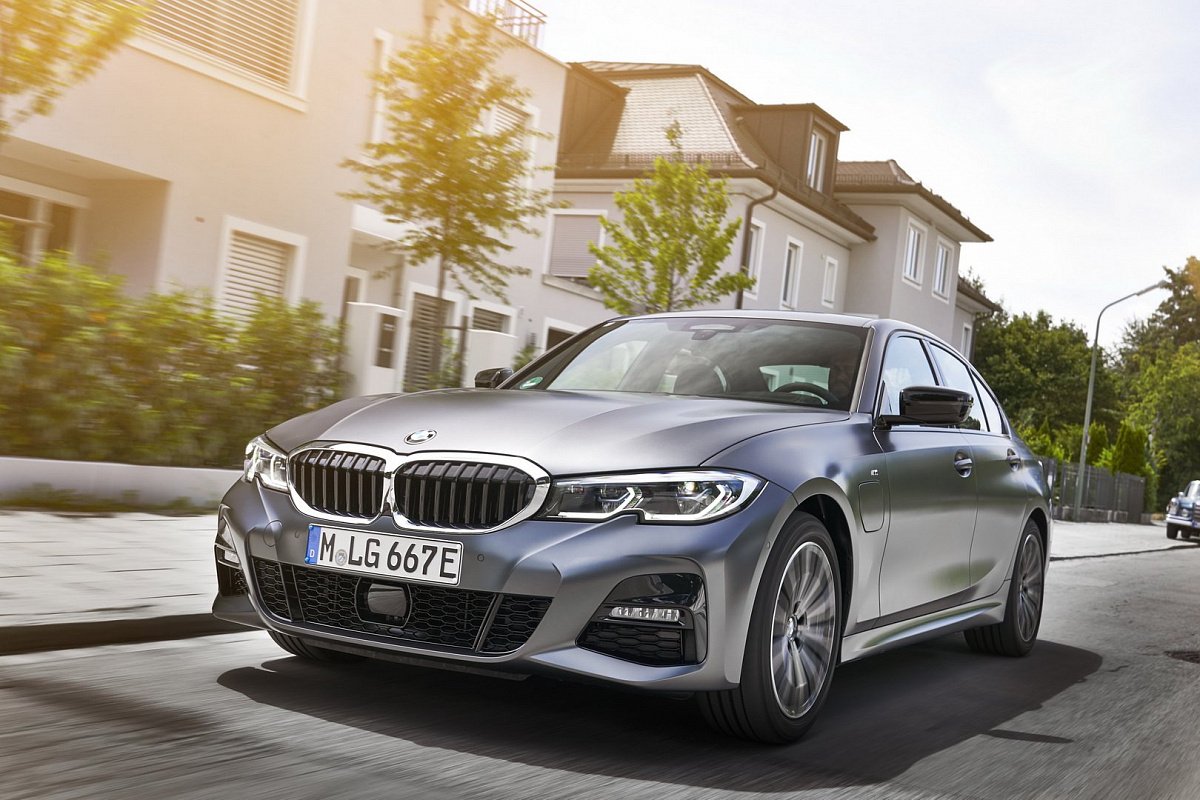 BMW 3-Series может получить гибрид с новым турбомотором