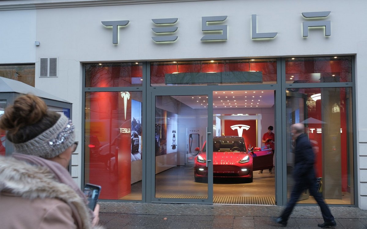 Tesla начала собирать предварительный заказы на Model 3 в Европе и Китае