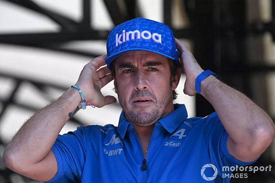 Алонсо счел теории заговора по поводу саги о контракте F1 "грустными и раздражающими"