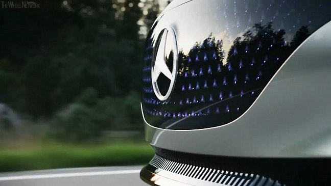 Mercedes показал на видео конкурента Porsche Taycan