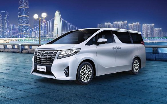 В России подорожал минивэн Toyota Alphard