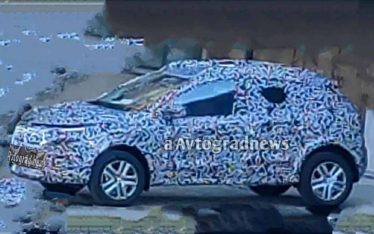 Бренд Renault вывел на тесты хэтчбек Renault Sandero нового поколения для рынка России