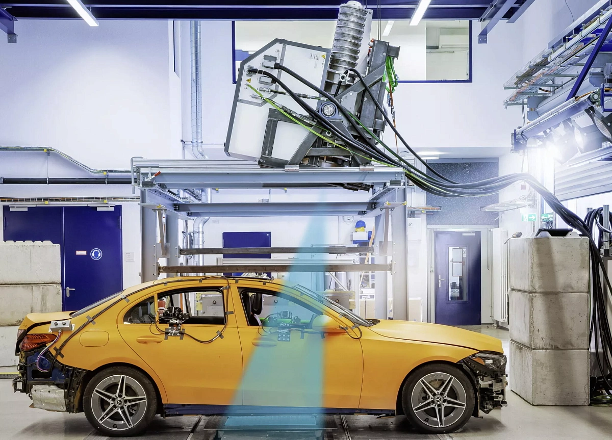 Mercedes-Benz снял первое в мире рентгеновское видео краш-теста