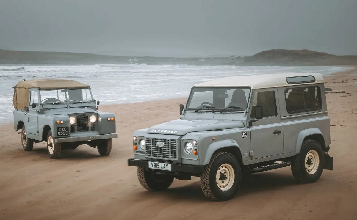 Компания Land Rover представила эксклюзивную версию внедорожника Defender за 24,4 млн рублей