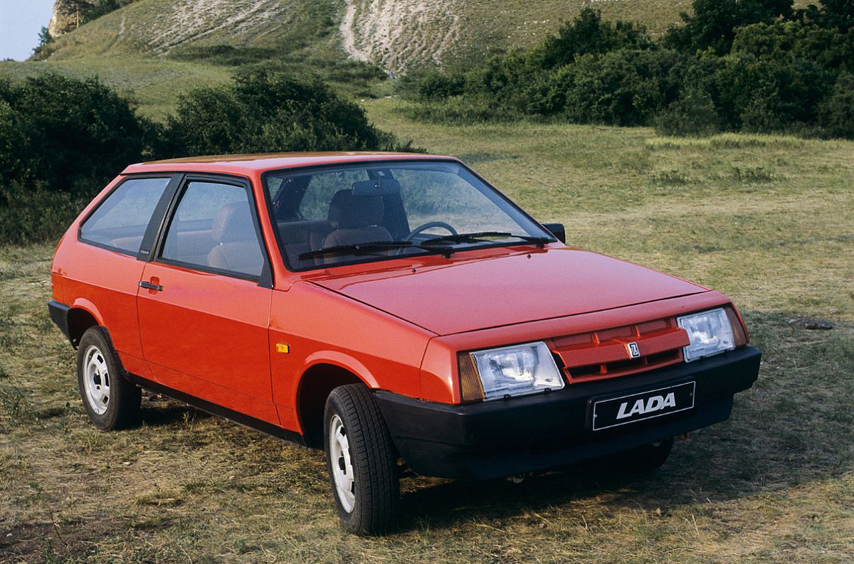 Легендарный ВАЗ-2108 – как Porsche и FIAT «Зубило» вместе в СССР разрабатывать помогали