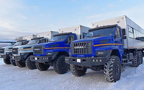 В России появился новый внедорожный автобус «Урал Берлога»