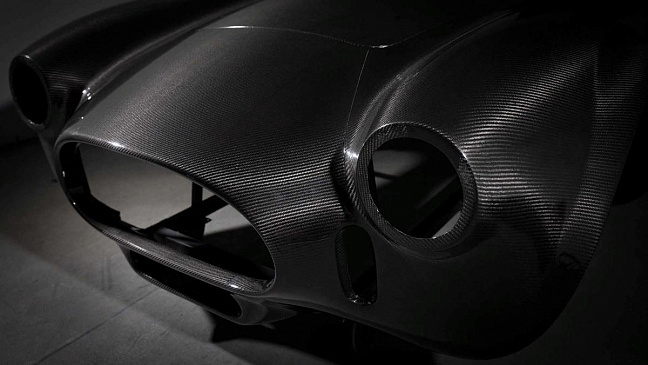 Кузов Shelby Cobra из углеродного волокна весит всего лишь 40 кг