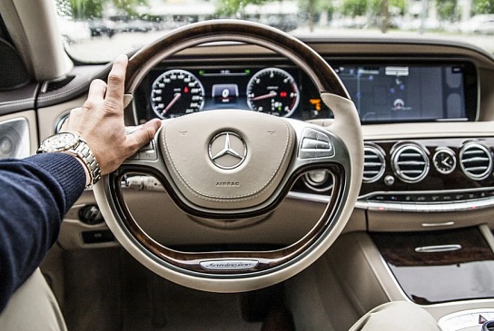 Опрос показал, какие автовладельцы в России больше других мечтают о Mercedes-Benz
