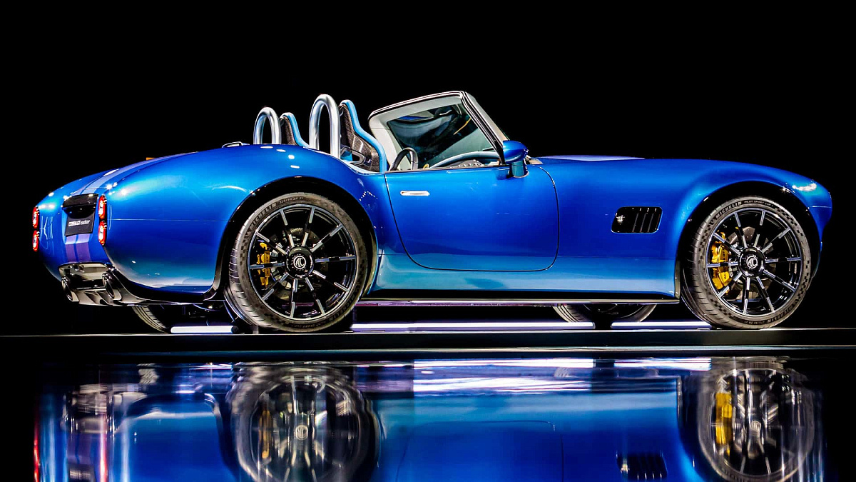 Компания AC Cars представила AC Cobra GT Roadster мощностью до 654 лошадей