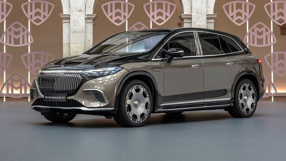 Кроссовер Mercedes-Maybach EQS 2024 года представлен во всей своей  двухцветной красе