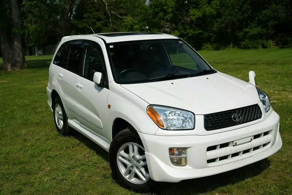 В Сети показали идеально сохранившийся кроссовер Toyota RAV4 2000 года В Сети показали идеально сохранившийся кроссовер Toyota RAV4 2000 года