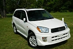 В Сети показали идеально сохранившийся кроссовер Toyota RAV4 2000 года