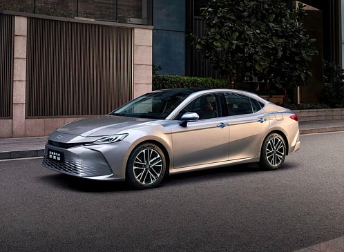 В РФ привезли две версии новой Toyota Camry: подробности и цены