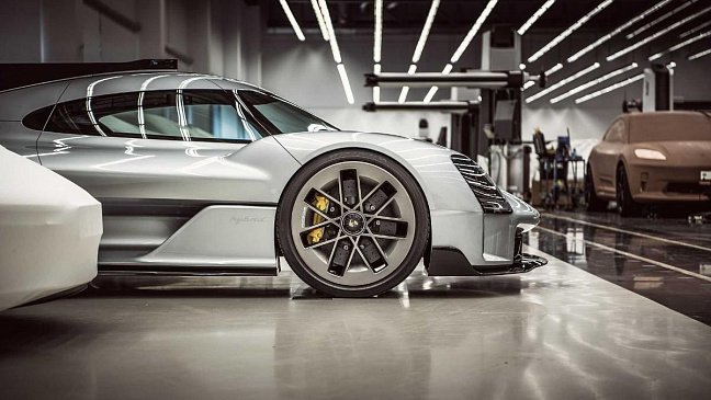 Porsche разрабатывает свой первый гиперкар GT1 