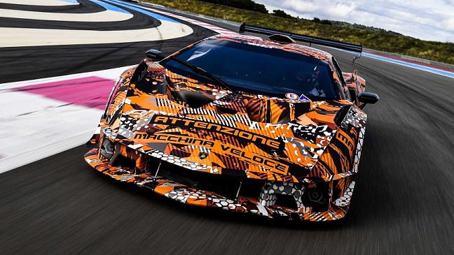 Lamborghini "дал посидеть за рулем" мощнейшего суперкара SCV12 