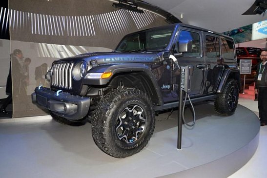 Jeep привез в Лас-Вегас гибридные Compass, Renegade and Wrangler 