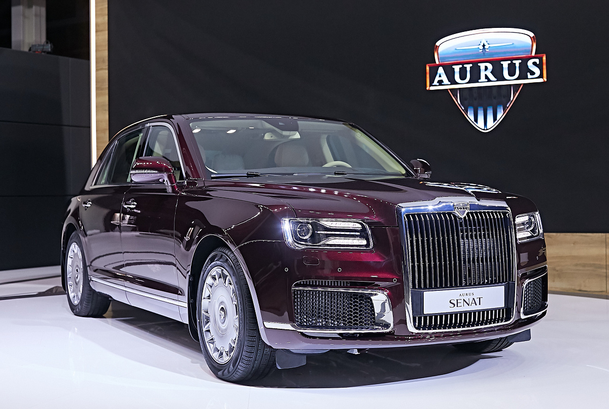 Вице-премьер Мантуров: сервисный центр автомашин Aurus намерены открыть в ОАЭ до конца 2023 года