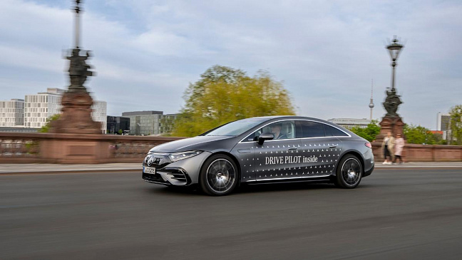 Компания Mercedes-Benz начнет продажи машин с автопилотом 17 мая 2022 года