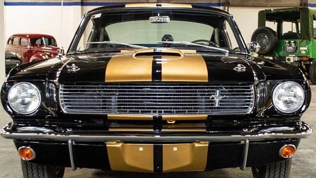 Редкий Ford Mustang Shelby GT350H 1966 года пустят с молотка 