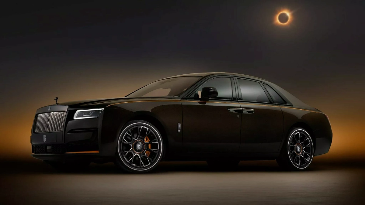 Rolls-Royce выпустила вдохновленную солнечным затмением спецверсию Black Badge Ghost Ekleipsis