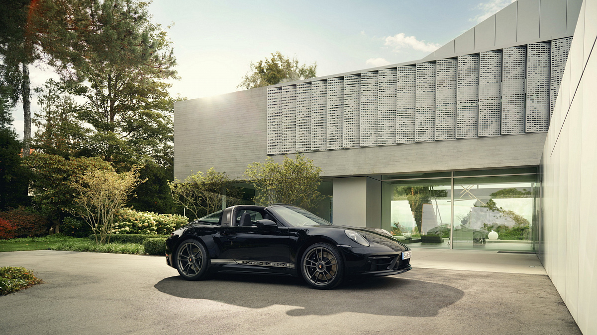 Кабриолет Porsche 911 получил новую специальную юбилейную версию