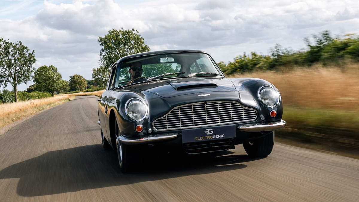 Легенда 1967 года без бензина: Aston Martin DB6 Джимми Карра стал электромобилем