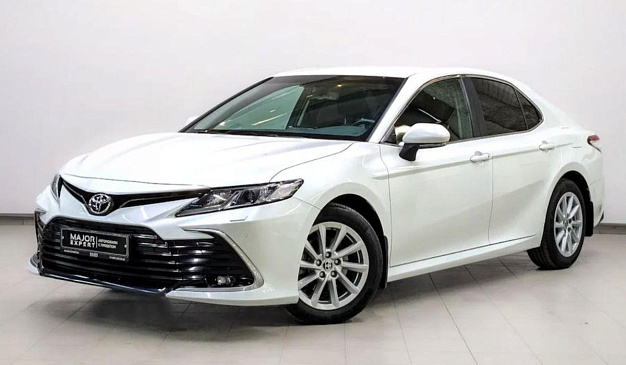 У дилеров РФ закончились все запасы седанов Toyota Camry предыдущего поколения