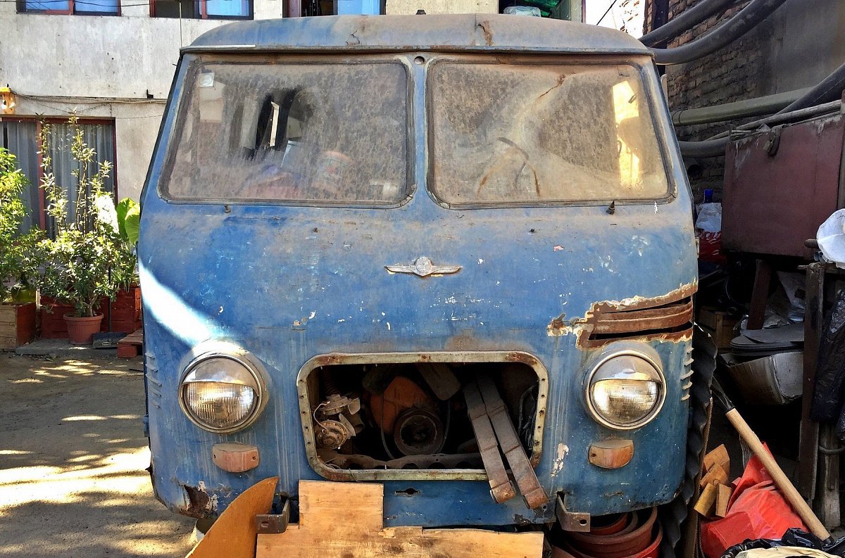 Редкий микроавтобус РАФ, найденный в Чили, продали в РФ