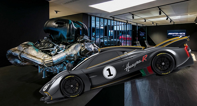 Бренд Pagani оснастил новый гиперкар агрегатом AMG V12 с МКПП