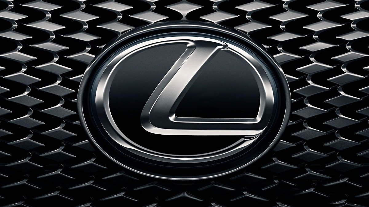 Компания Lexus не готова отказаться от радиаторных решеток