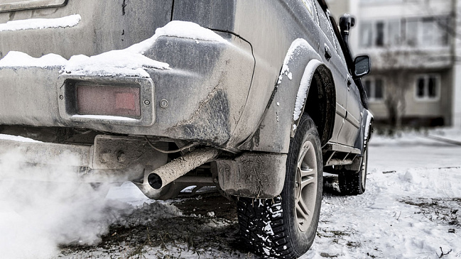 Автоэксперт Егор Васильев рекомендовал выключать кондиционер при прогреве машины зимой