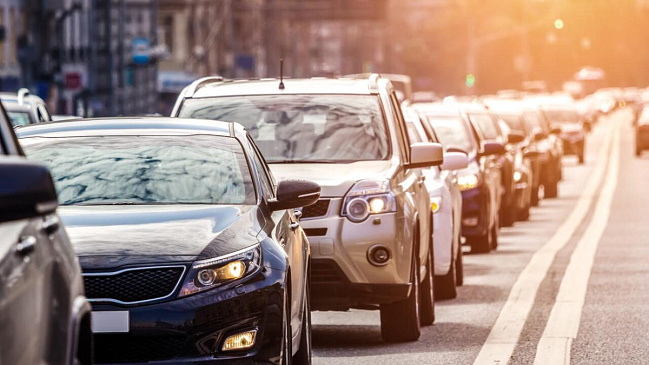 Автоэксперт Осетров советует не жать снижение цен на автомобили в России 