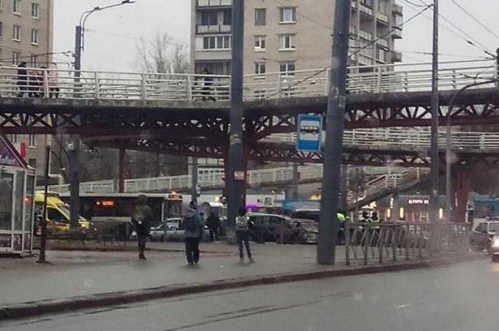 В Санкт-Петербурге в аварию попало авто с медработниками