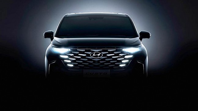 Компания Hyundai впервые показала официальные изображения нового минивэна Custo