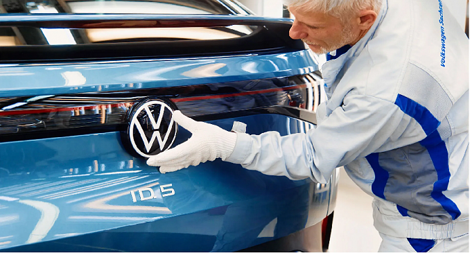 Volkswagen приостанавливает производство электрокаров на двух немецких площадках после вторжения РФ в Украину
