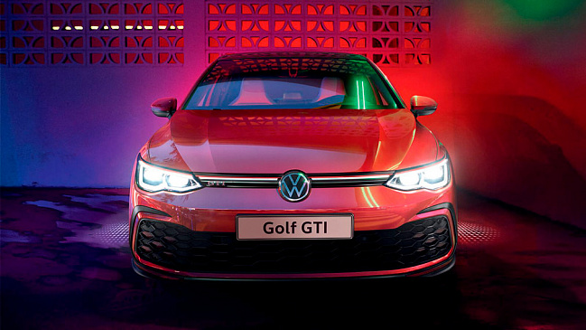 Концерн Volkswagen скорректировал стартовую версию хэтчбека Golf для рынка России в январе 2022 года