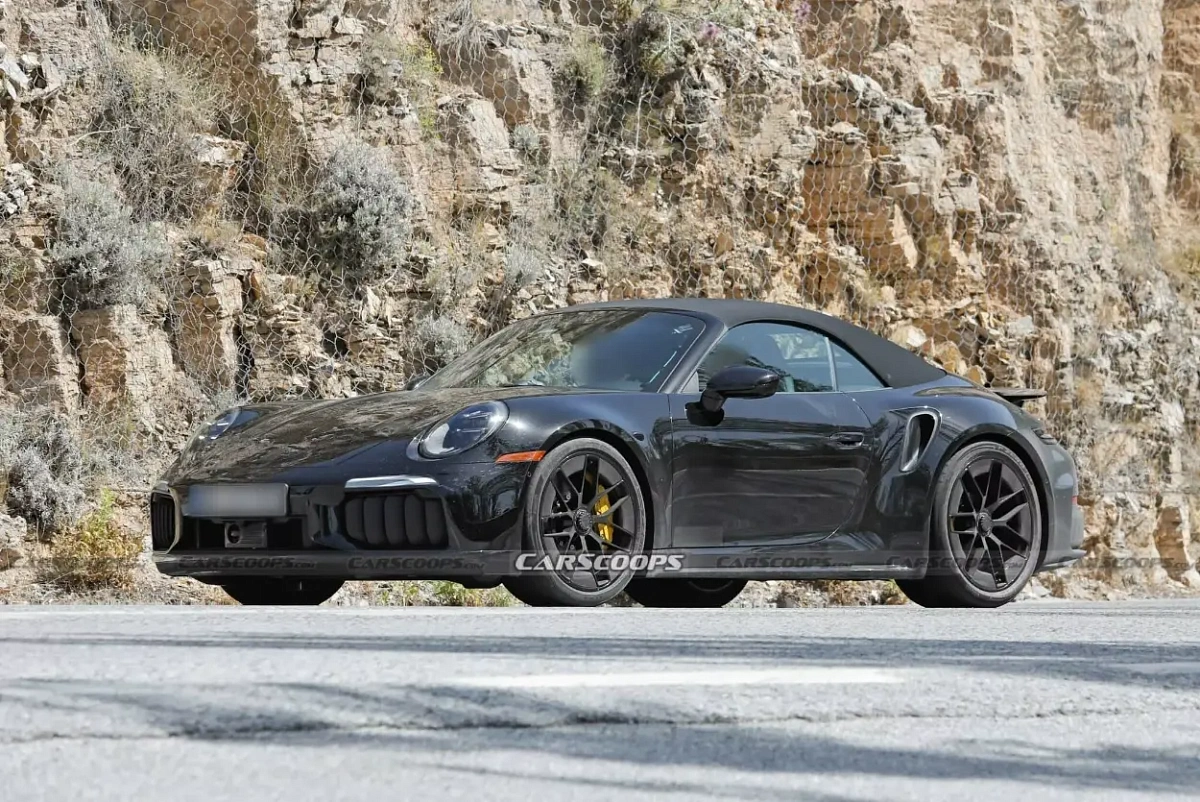 Компания Porsche тестирует гибридную версию спортивного 911 Turbo  