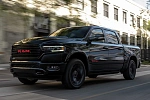 Представлена версия полностью черно-красного пикапа Ram 1500 Limited (RAM)RED Edition