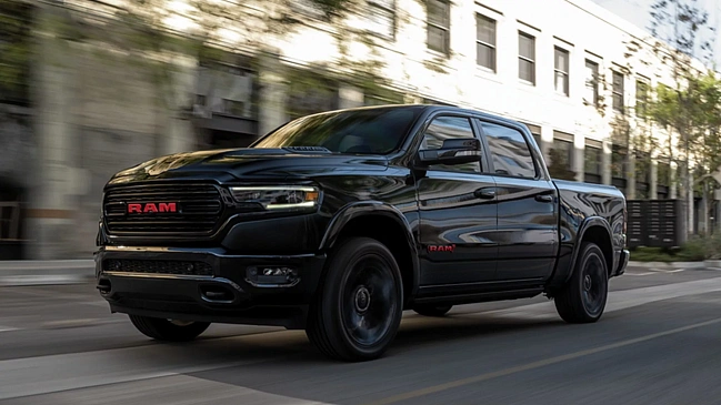 Представлена версия полностью черно-красного пикапа Ram 1500 Limited (RAM)RED Edition