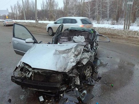 Четыре человека пострадали при столкновении двух авто в Тольятти