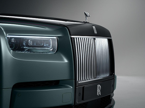 Rolls-Royce отзывает два экземпляра Phantom из-за проблем с головной оптикой
