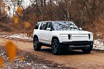 Rivian впервые показал электрический внедорожник R1S в белом цвете 