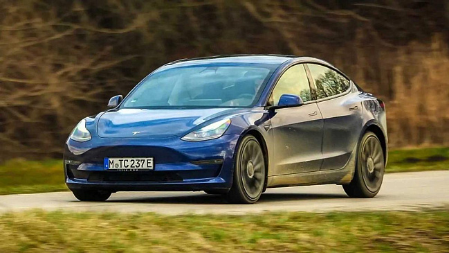 Tesla опровергает слухи о начале производства обновленной Model 3