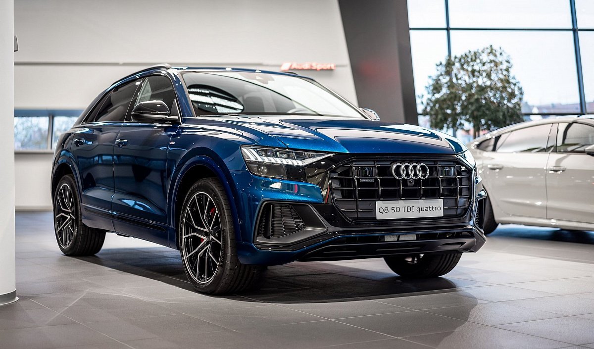 Особая версия флагманского Audi Q8 Galaxy Blue получила уникальный интерьер