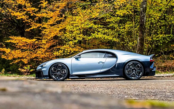 Компания Bugatti выставит на торги последний гиперкар Chiron Profilée с мотором W16