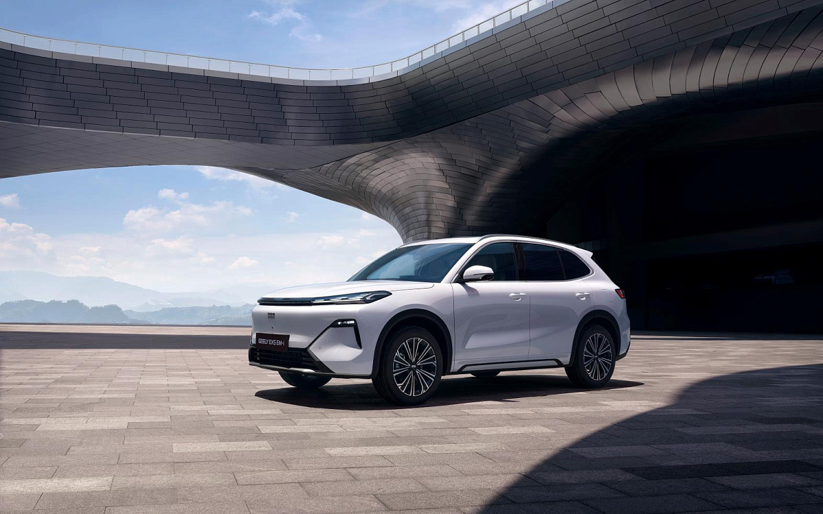 Geely EX5 EM-i: гибрид меняет всё - Россия получит "умный" кроссовер с запасом хода на более 1000 км