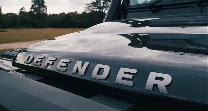 Компания Allied Conversions превратила Land Rover Defenders в дом на колесах
