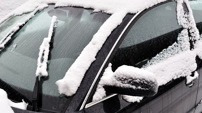 Россиянам рассказали о решении проблемы с налипанием снега на дворниках авто